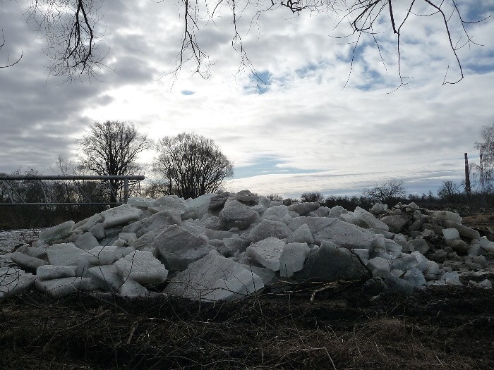 Zamrzlá řeka - ledové kry 25.2.2012