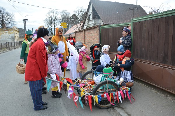 Masopustní průvod dětí ve Vávrovicích 8.2.2016