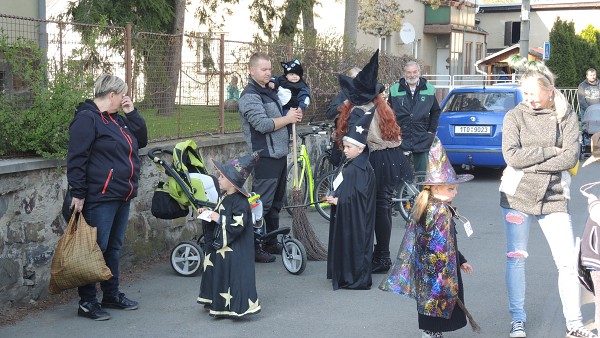 Slet čarodějnic a stavění Máje  29. - 30.4.2016