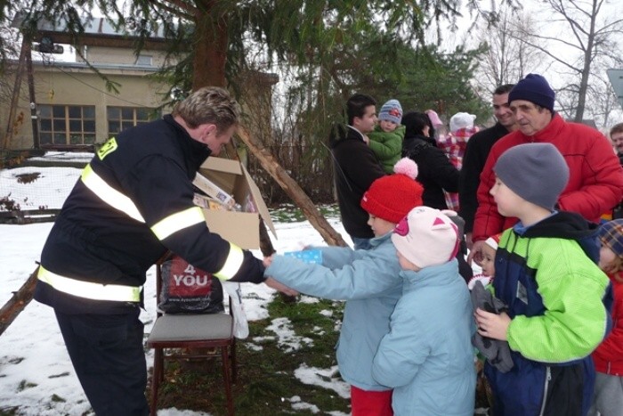 Vánoce 2010 - setkání občanů u stromečků